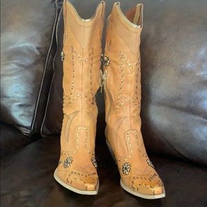 BCBG GIRLS STUDDED WESTERN BOOTS